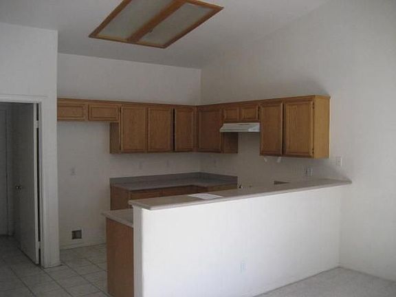 3rd image of 33 Ruby Fountain Ave