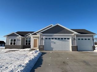 N8043 Oakwood Dr, Sherwood, WI 54169