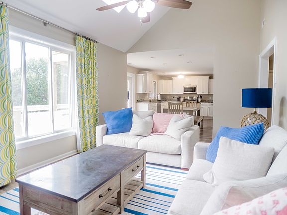 3rd image of 1210 Emerald Dr