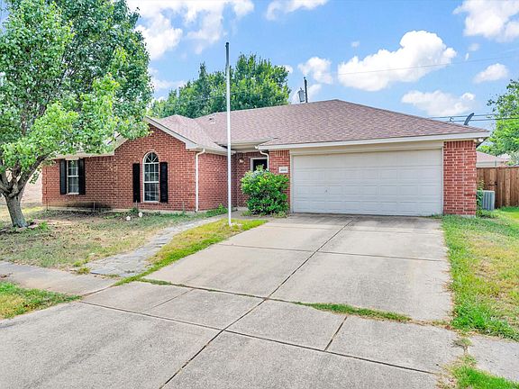 2nd image of 2605 Douglas Dr