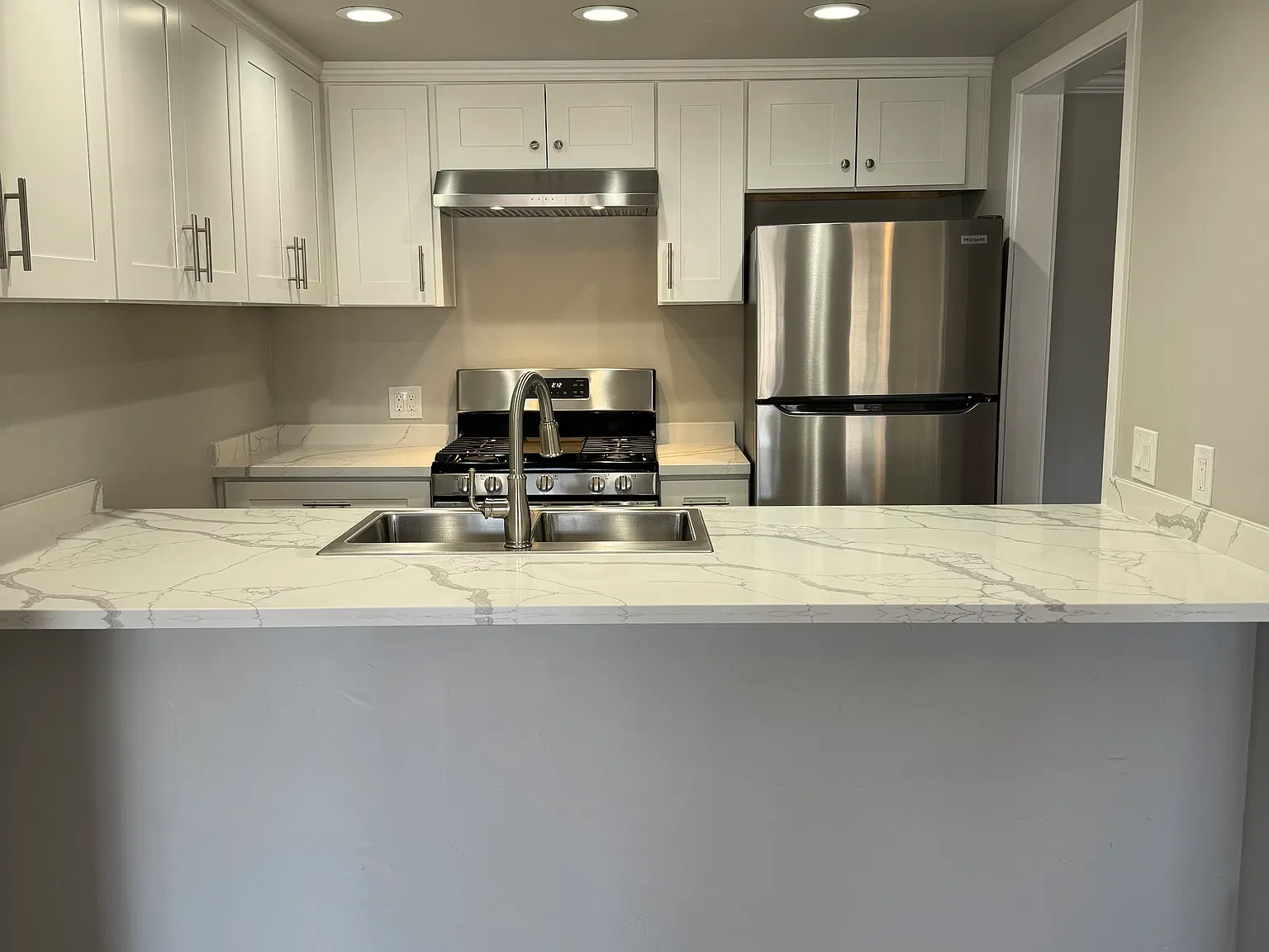 2 bed, 1.5 bath, $3,600 — Photo 2
