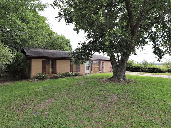 3rd image of 402 Carbon Dr