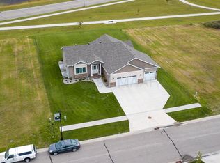 4264 Ponderosa Pl S, Fargo, ND 58104