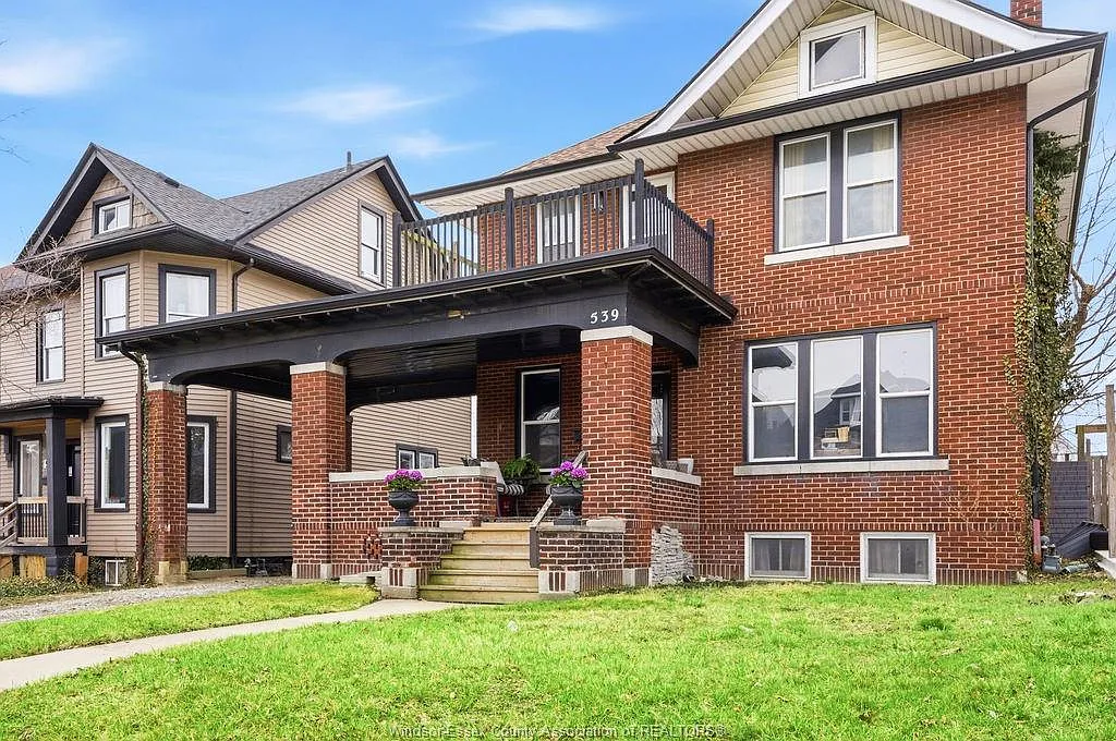 539 Hall Ave photo 1