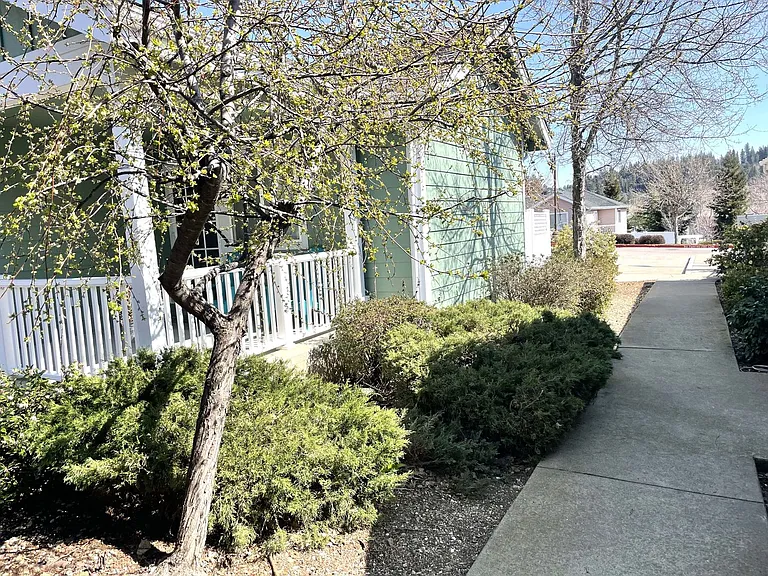164 Highlands Ct — Photo 16
