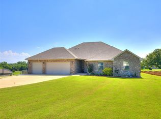 9556 Country Side Ln, Guthrie, OK 73044