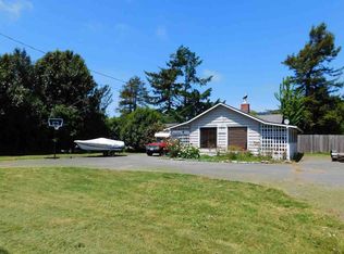 766 1st St, Smith River, CA 95567