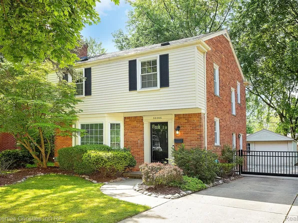 32286 Auburn Dr, Beverly Hills, MI 48025