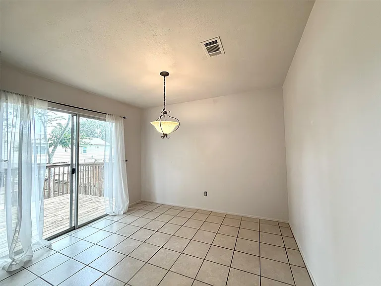 2334 Trailing Vine Rd — Photo 4