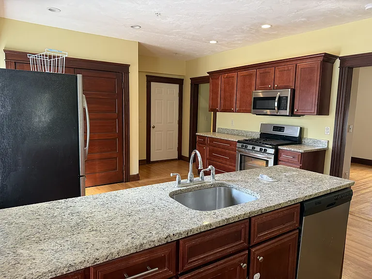 32 Woodbine St #1 — Photo 8