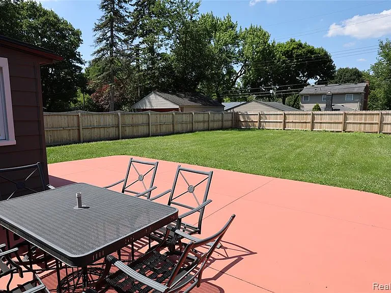 4121 Seminole Dr — Photo 14