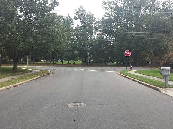 5th image of 38 Stratford Dr