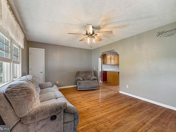 5th image of 629 Dogwood Dr