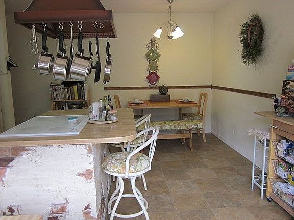 Kitchen & eating area