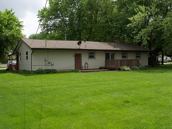 2nd image of 821 Sunny Acres Dr