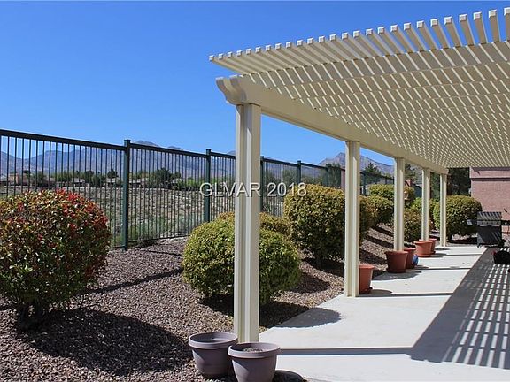 Covered back patio overlooking Cottonwood Canyon