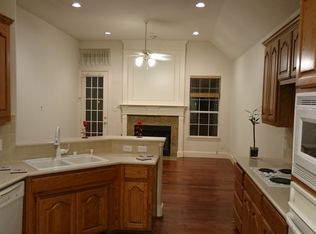 433 Poplar Ln E, Irving, TX 75063