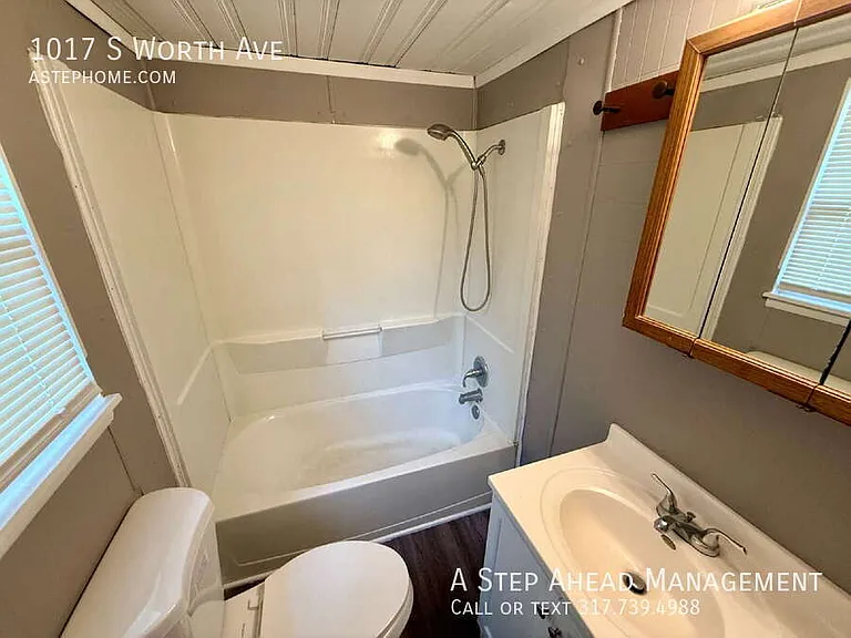 1017 S Worth Ave — Photo 14