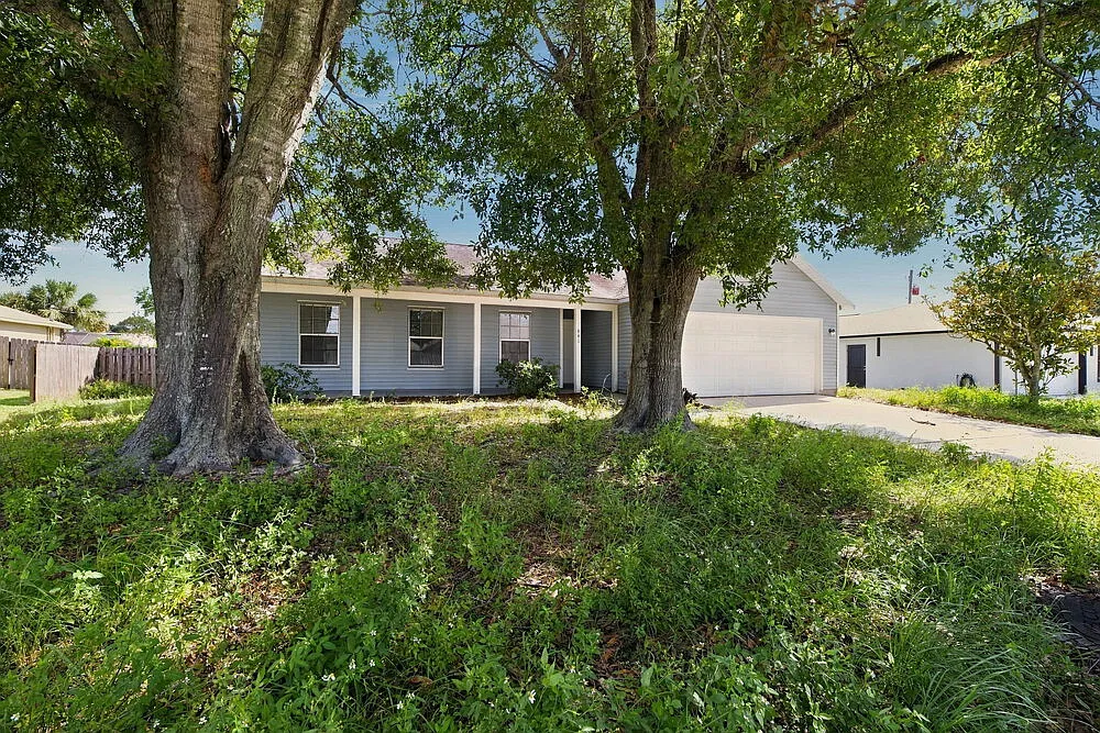 3 bed, 2.0 bath, 1410 sqft, $1,735 — Photo 3