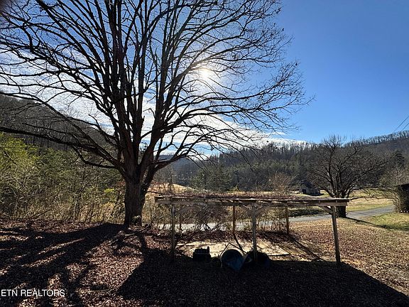 4th image of 1135 Ned Clark Rd