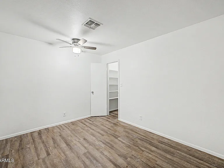 317 N Elm St — Photo 16