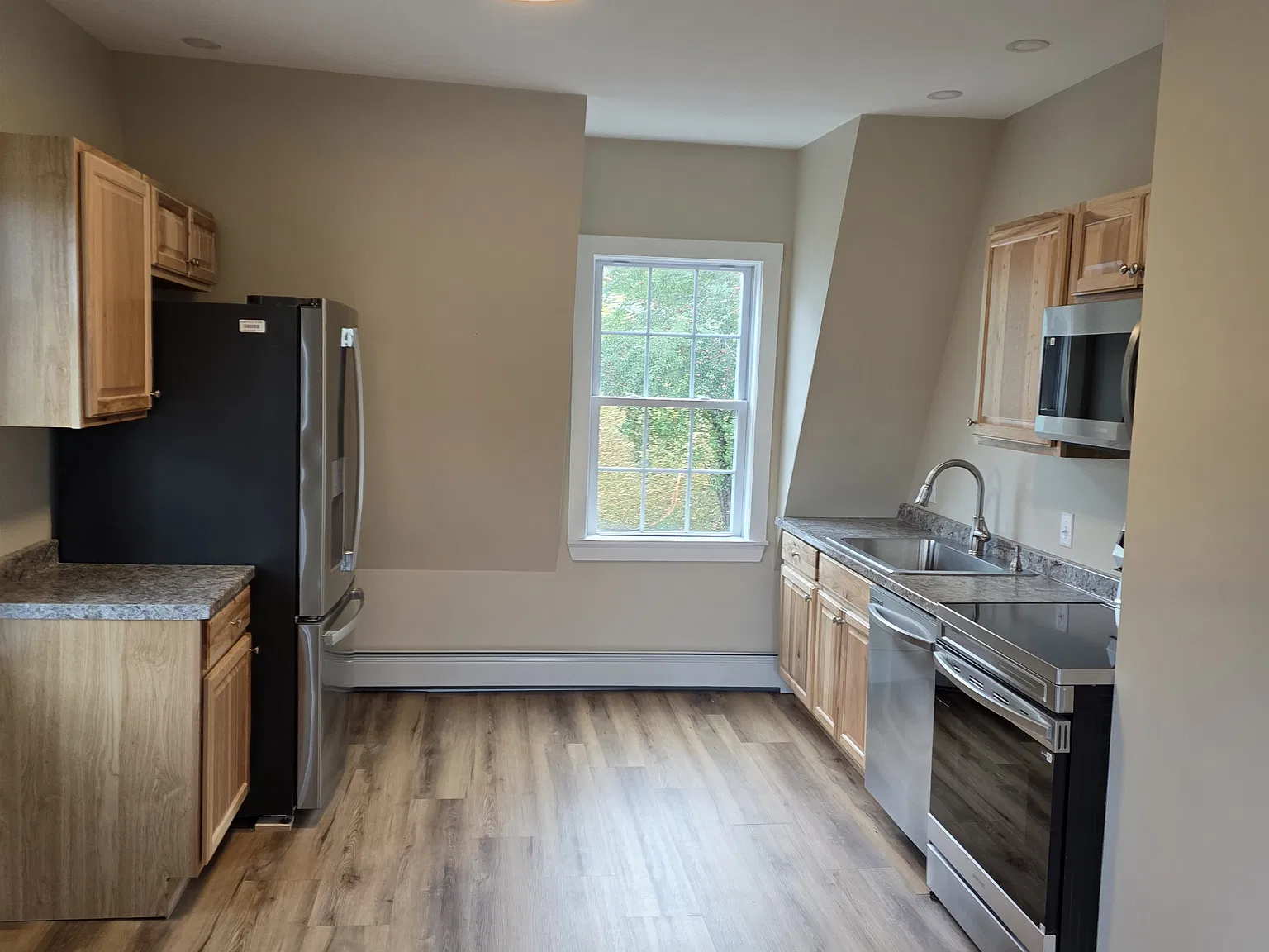 2 bed, 1200 sqft, $2,000 — Photo 4