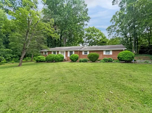 1281 Woodbrook Dr, Kernersville, NC 27284