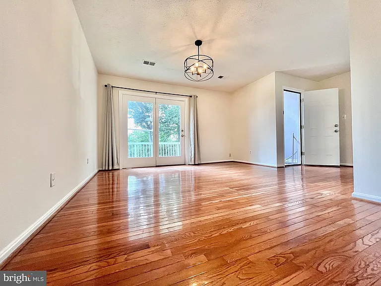 5350 Ravensworth Rd — Photo 47