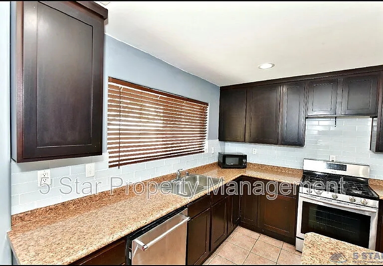 6372 Franklin Ridge Dr — Photo 13