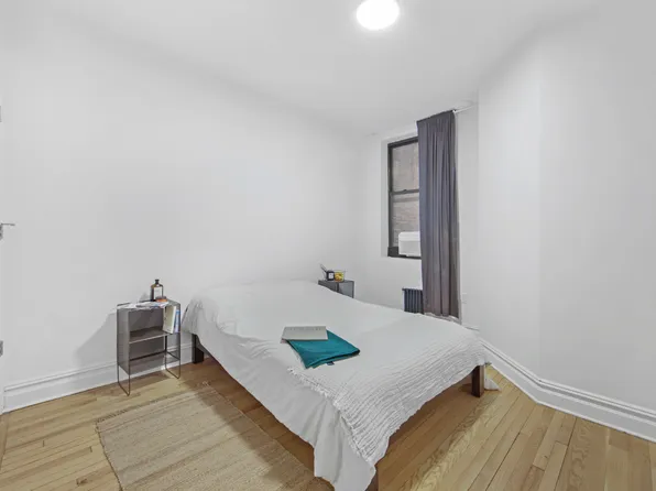 107 Greenpoint Avenue image 8 of 27