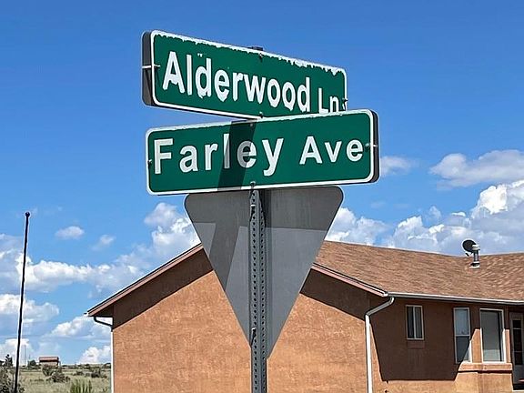 4th image of 1962 E Alderwood Ln