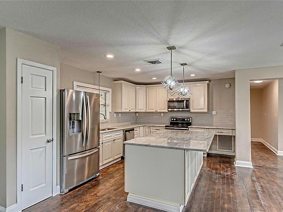 2nd image of 318 Bahamas Ave
