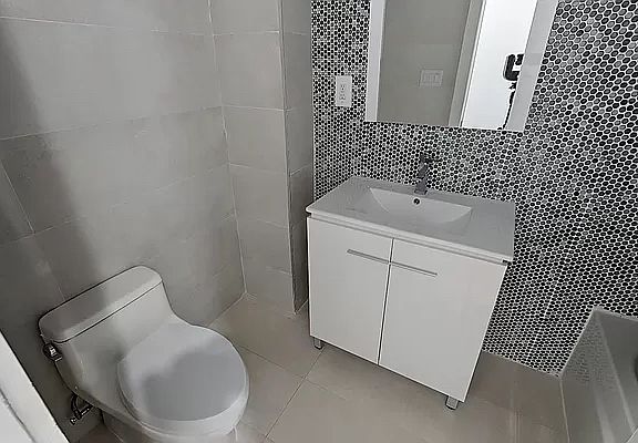 5th image of 264 Kosciuszko St APT 2