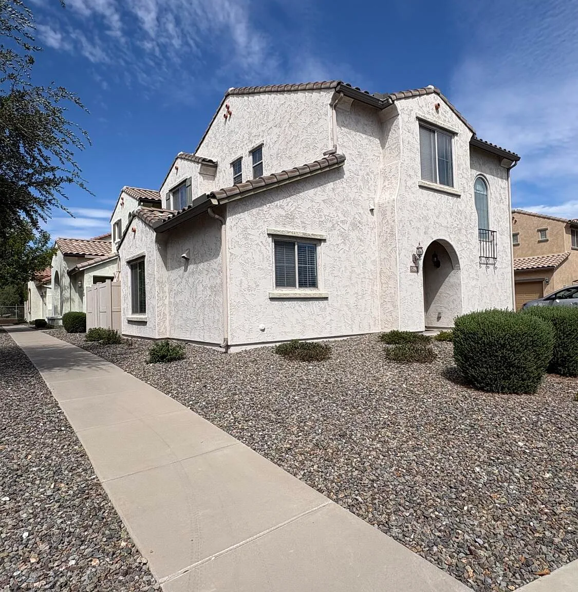 3 bed, 2.5 bath, 1661 sqft, $2,400 — Photo 2
