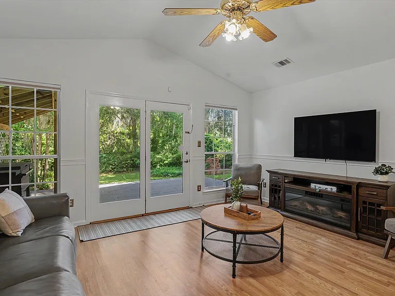 2576 Yarmouth Ln — Photo 17