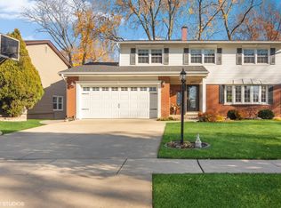 1407 S Fern Dr, Mount Prospect, IL 60056