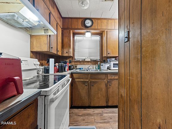 3rd image of 309 Bradford Dr