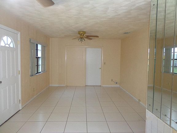 3rd image of 601 Willie Dr