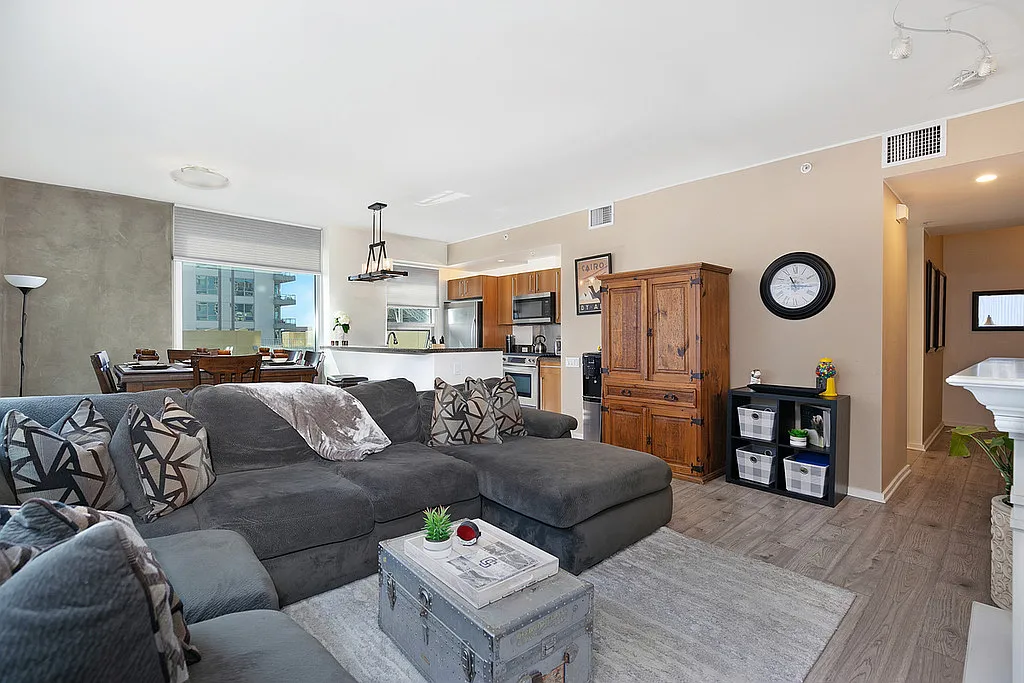 2 bed, 2.0 bath, $4,875 — Photo 3