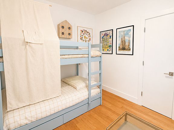 4th image of 10 W 65th St APT 3E