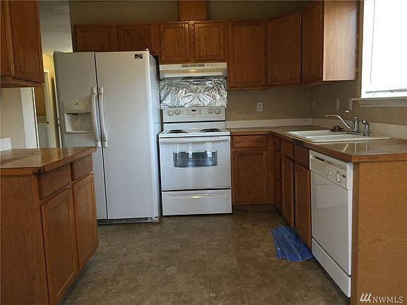 5th image of 827 E 51st St