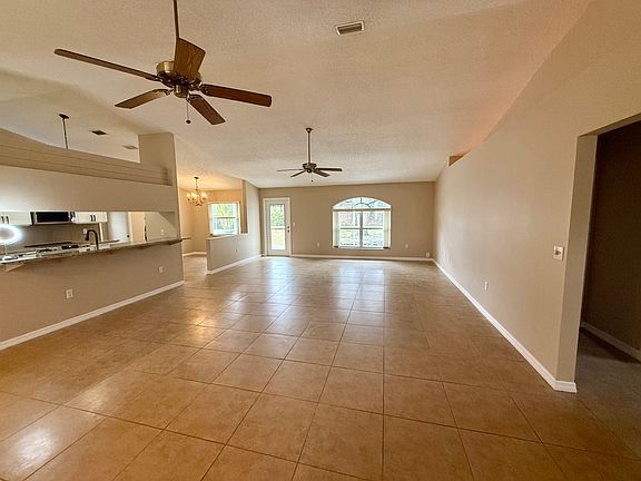 4th image of 2442 Icecapade Dr