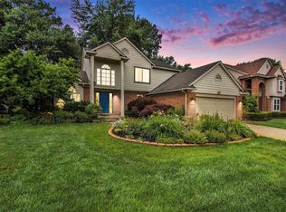 1901 Twin Sun Cir, Commerce Township, MI