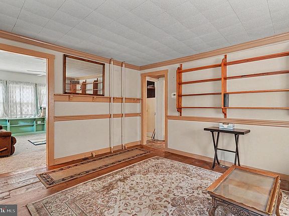 5th image of 567 Green St