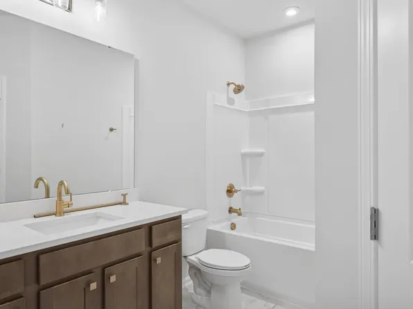 1050 Zelkova Ln, Chapel Hill, NC 27517