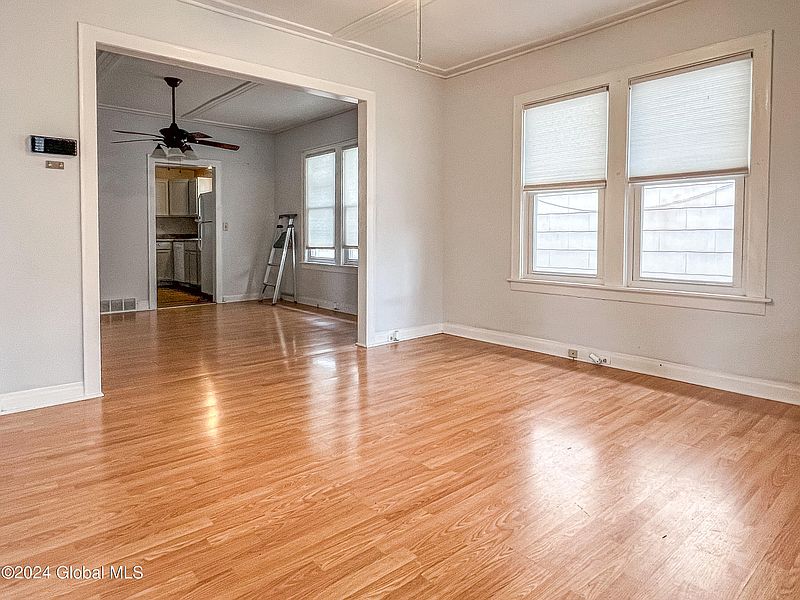 4th image of 1539 7th Avenue