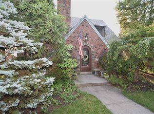 150 Seneca Dr, Mt Lebanon, PA 15228