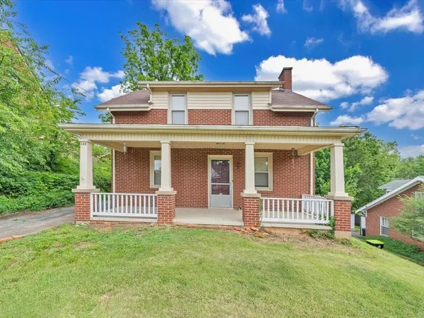 122 8th St NW, Pulaski, VA 24301