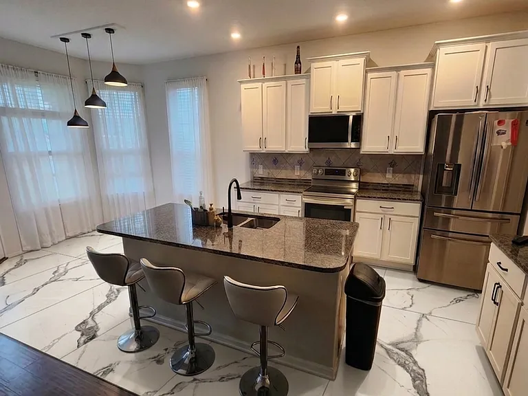 904 Garden Green Dr — Photo 4