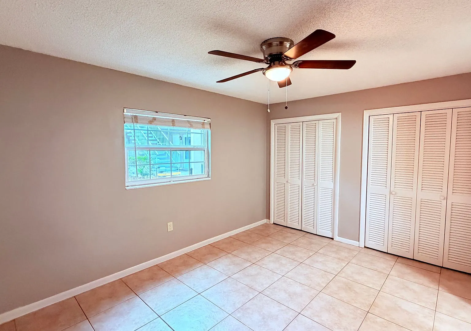 !Price Drop! Great Complex On Lake Killarney — Photo 3